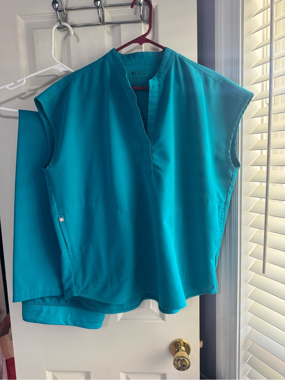 FIGS Women's Teal Scrub Set